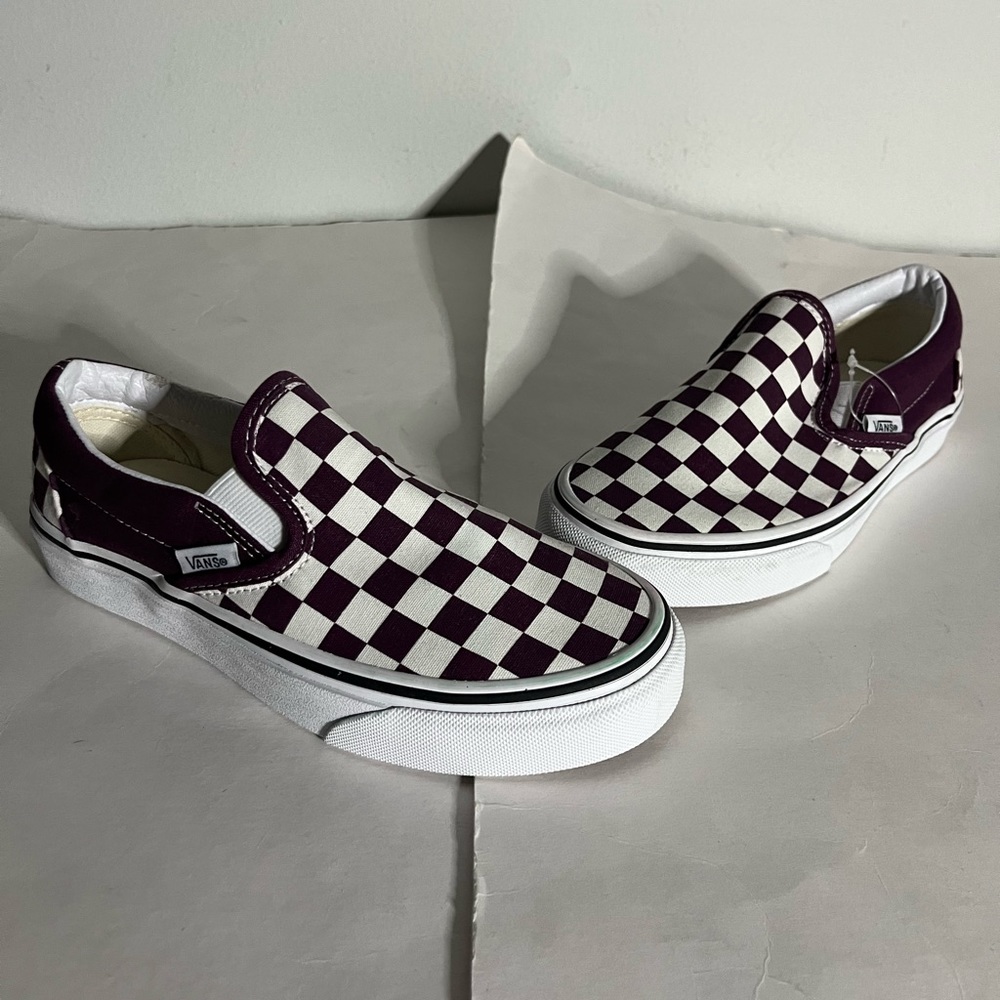 New slip on checkerboard vans size 3.5 Men/ 5 Women burgundy